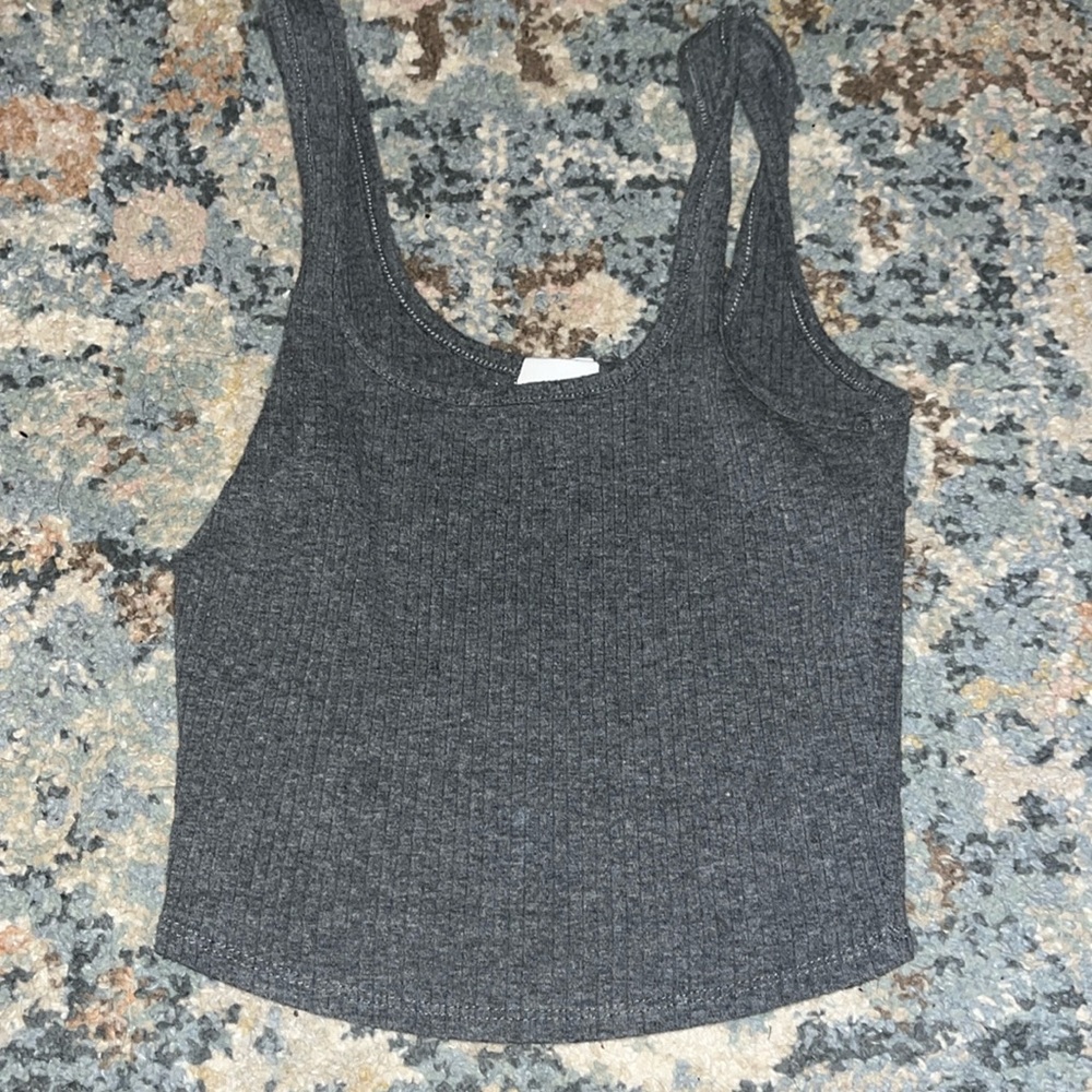 Tilly’s super cute gray tank